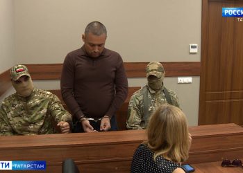 В Казани суд отправил в СИЗО бывшего правоохранителя за вымогательство