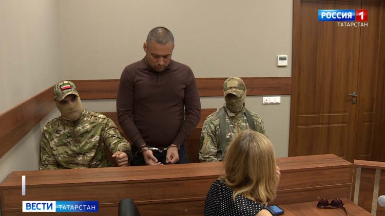 В Казани суд отправил в СИЗО бывшего правоохранителя за вымогательство