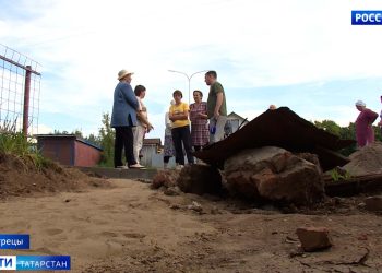 Жители Пестрецов пожаловались на смрад от канализационных вод