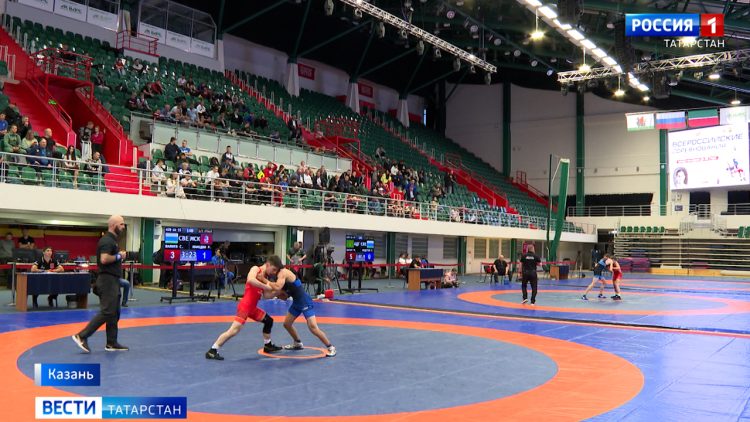 В Казани проходят Всероссийские соревнования по греко-римской борьбе среди юниоров