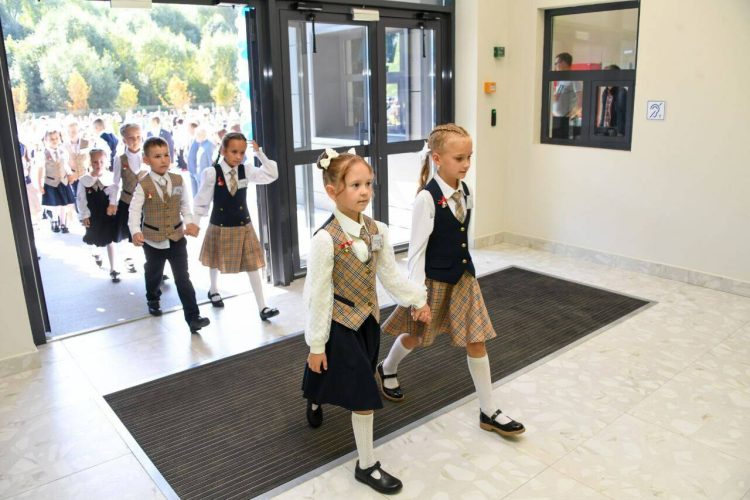 Минниханов поздравил школьников Татарстана с Днем знаний