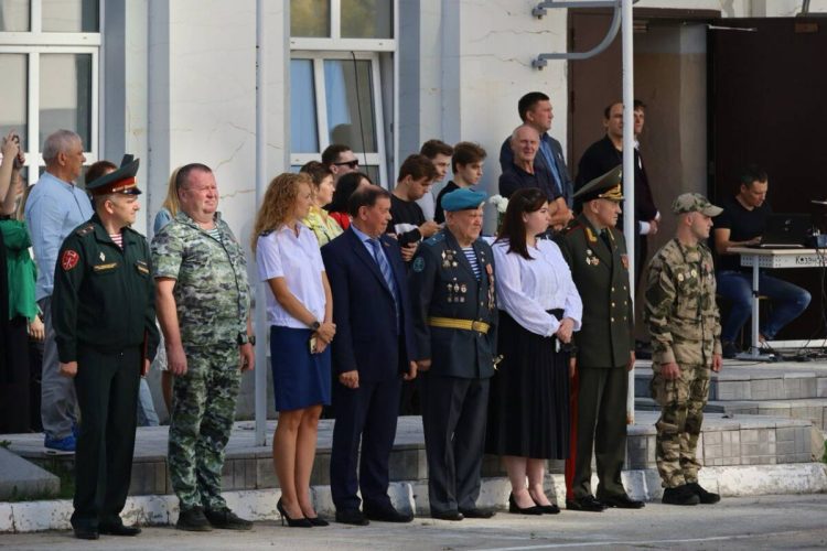 В День знаний росгвардейцы Татарстана организовали уроки мужества для учащихся