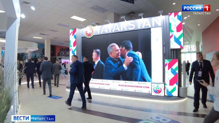 Минниханов на полях ВЭФ встретился с премьер-министром Малайзии