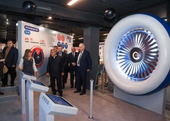 Минниханов посетил Казанский авиационный завод имени С. П. Горбунова