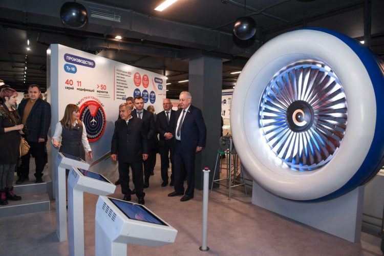 Минниханов посетил Казанский авиационный завод имени С. П. Горбунова