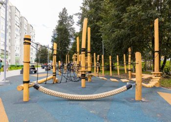 На бульваре Просвещения в Альметьевске появился новый комплекс в рамках нацпроекта