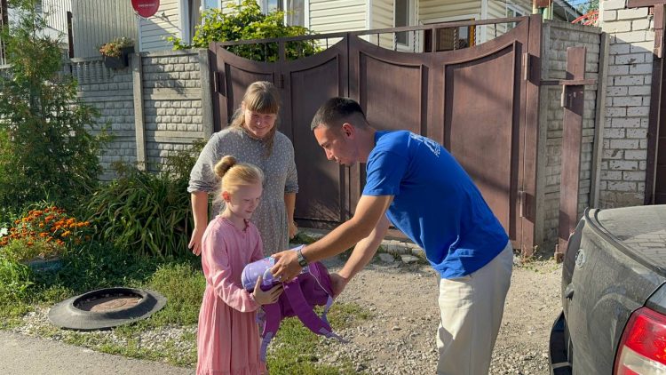 В День знаний молодогвардейцы Татарстана поздравили семьи