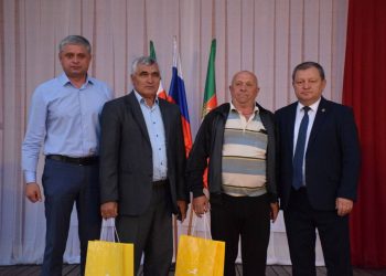 Глава Минэкологии РТ вручил подарки бойцам СВО