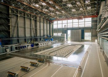 На Казанском авиазаводе залили фундамент под новый станок для обработки длинномерных изделий самолета