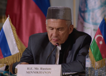 Минниханов выступил с приветственным словом на VIII курултае-съезде ДУМ РФ