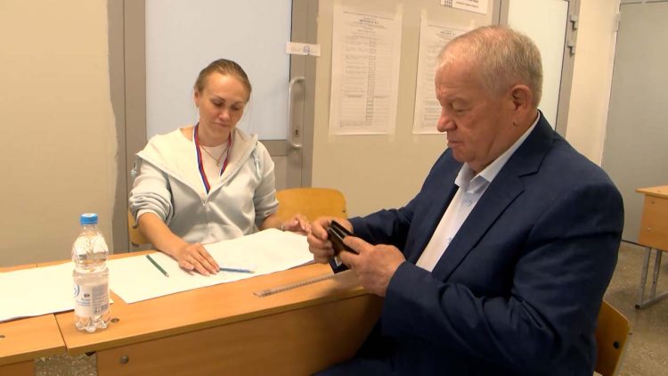 Валерий Миронченко проголосовал на выборах депутатов Госcовета РТ