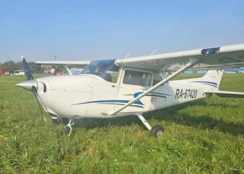 В Бугульме учебный самолет выехал за границы взлетной полосы