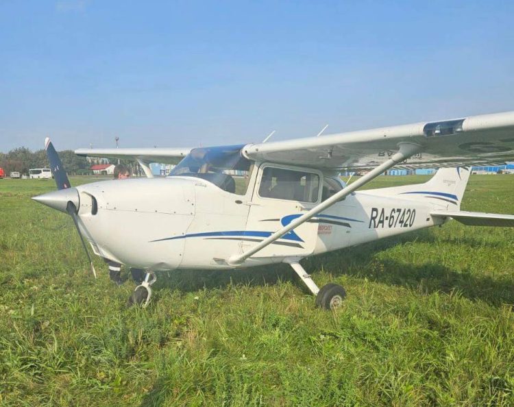 В Бугульме учебный самолет выехал за границы взлетной полосы