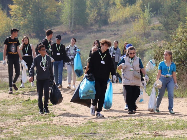 Жители Казани могут принять участие в субботнике у Изумрудного озера