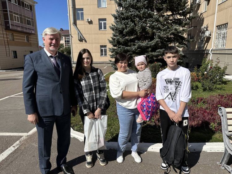 Депутат Госсовета РТ посетил семьи участников спецоперации в Альметьевске