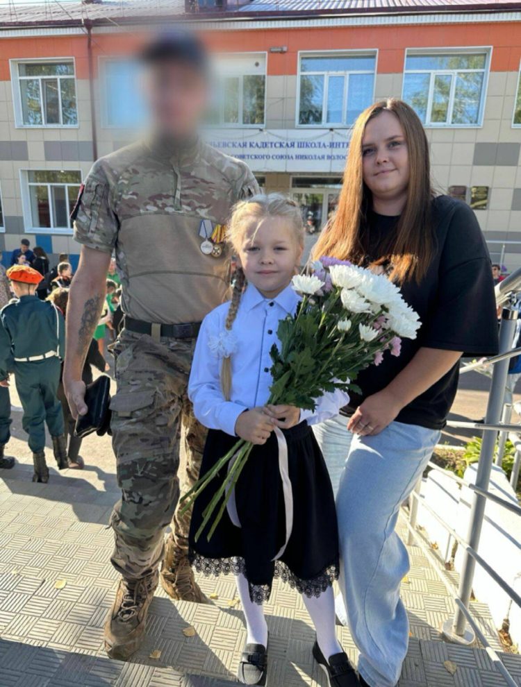 Боец СВО из Васильево провел дочку в 1 класс