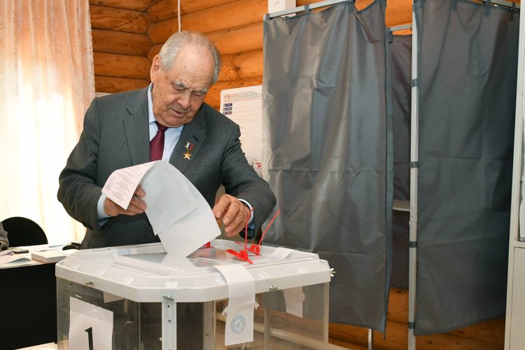 Минтимер Шаймиев проголосовал на выборах депутатов Госсовета РТ