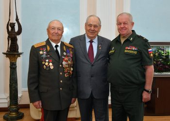 Минтимеру Шаймиеву вручили памятный знак к 80-летию Казанского суворовского училища