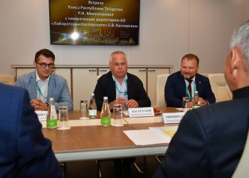 Рустам Минниханов встретился с Максутом Шадаевым на форуме «Kazan Digital Week»