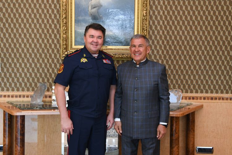 Минниханов встретился с замдиректора Федеральной службы войск национальной гвардии РФ Сергеем Лебедевым