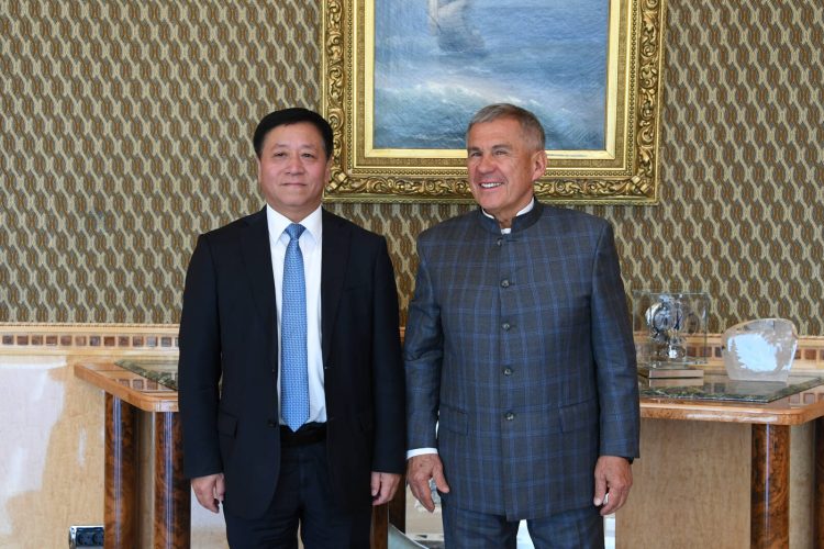 Минниханов встретился с Чрезвычайным и Полномочным Послом КНР в России