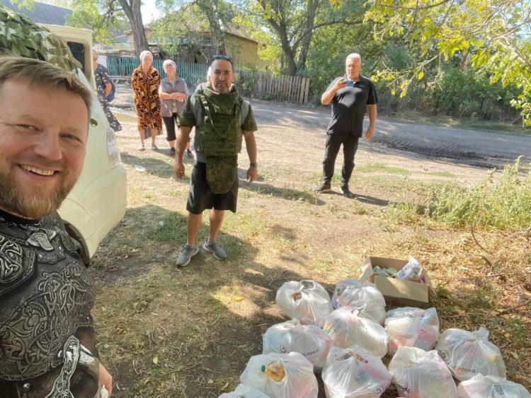 Волонтеры из Казани передали гумпомощь жителям ЛНР