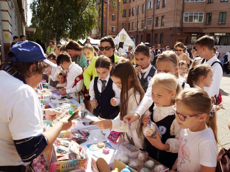 Казанские школы собрали более 8 млн рублей на благотворительных ярмарках