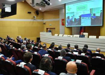 Минниханову продемонстрировали «Лабораторию на чипе» и новые разработки в сфере присадок