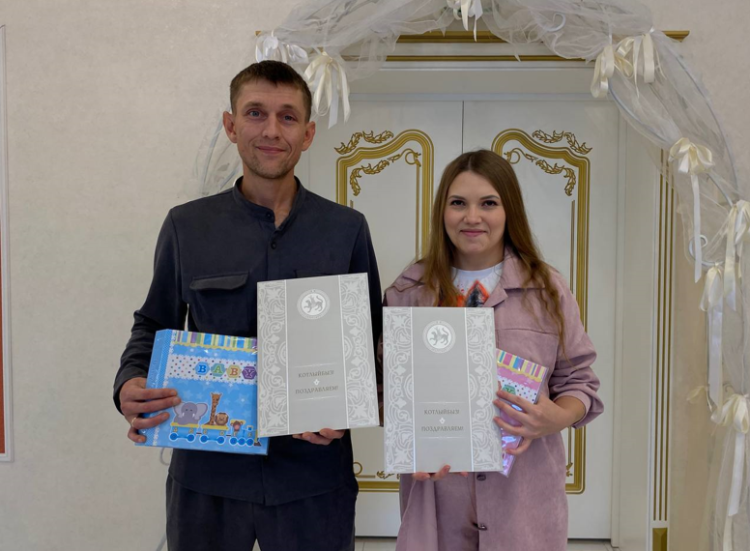 В Лаишевском районе семья снова стала родителями двойняшек